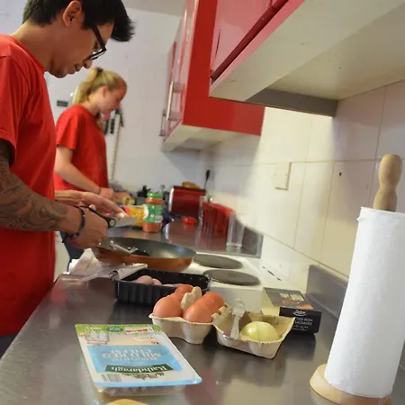 The Connemara - Sleepzone Hostal *